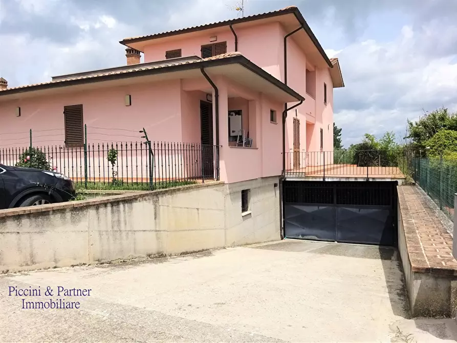 Casa bifamiliare in vendita in Via Nazionale 59 a Castiglione Del Lago