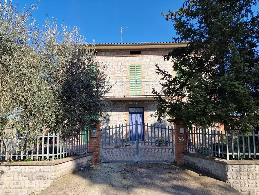 Casa indipendente in vendita in Via Anguillara 30 a Castiglione Del Lago