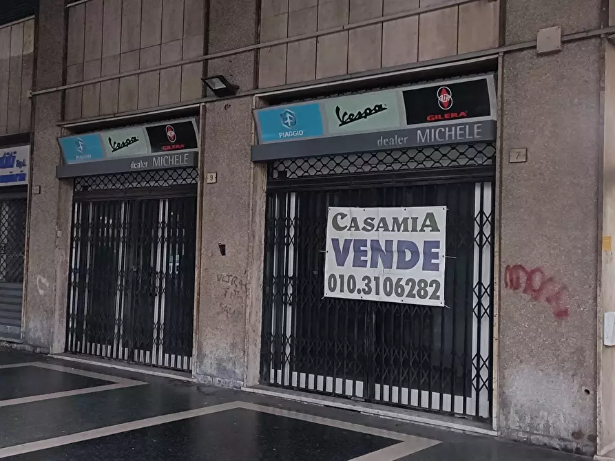 Locale commerciale in vendita in Via Tullio Molteni 7R 9R a Genova