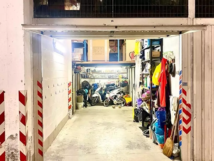 Garage in vendita in Piazza Puccini a Firenze
