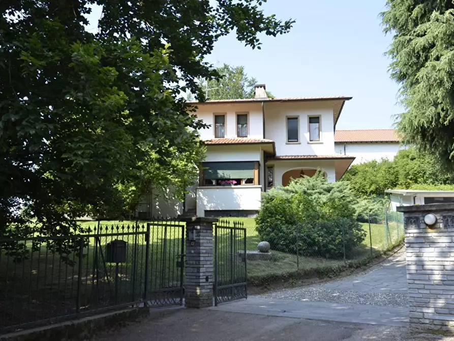 Villa in vendita in via Lodorina 11 a Erba