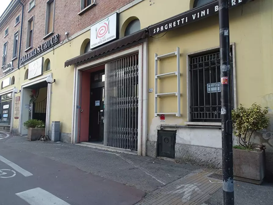 Locale commerciale in affitto in Viale Antonio Gramsci 7 a Parma