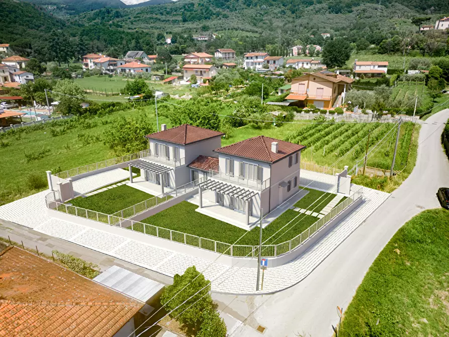 Terreno edificabile in vendita in Via Isola 70 a Ortonovo