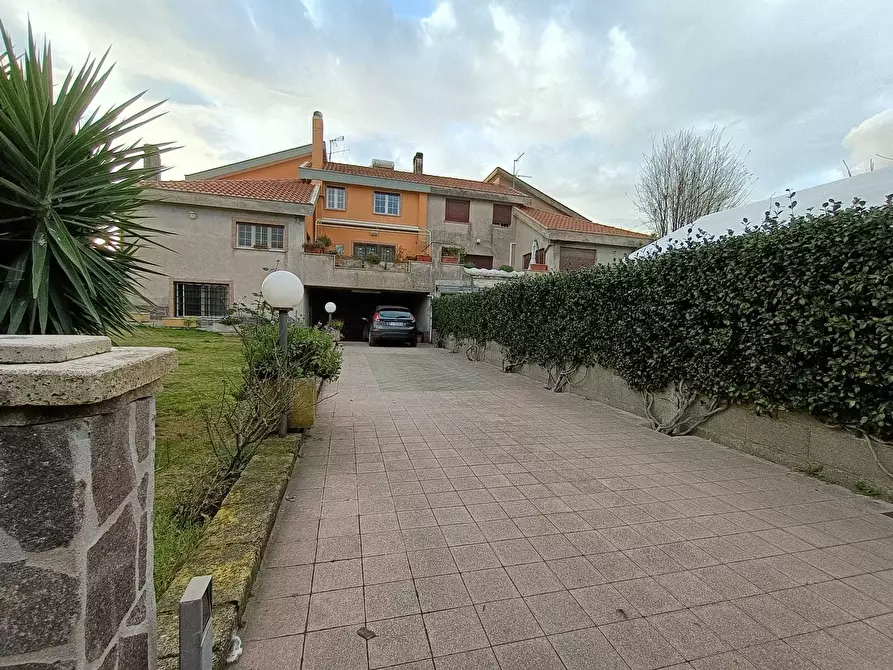 Casa bifamiliare in vendita in Via Lago di Como a Nettuno