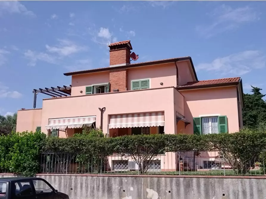 Casa trifamiliare in vendita in Via delle Colline 10 a Castelnuovo Magra