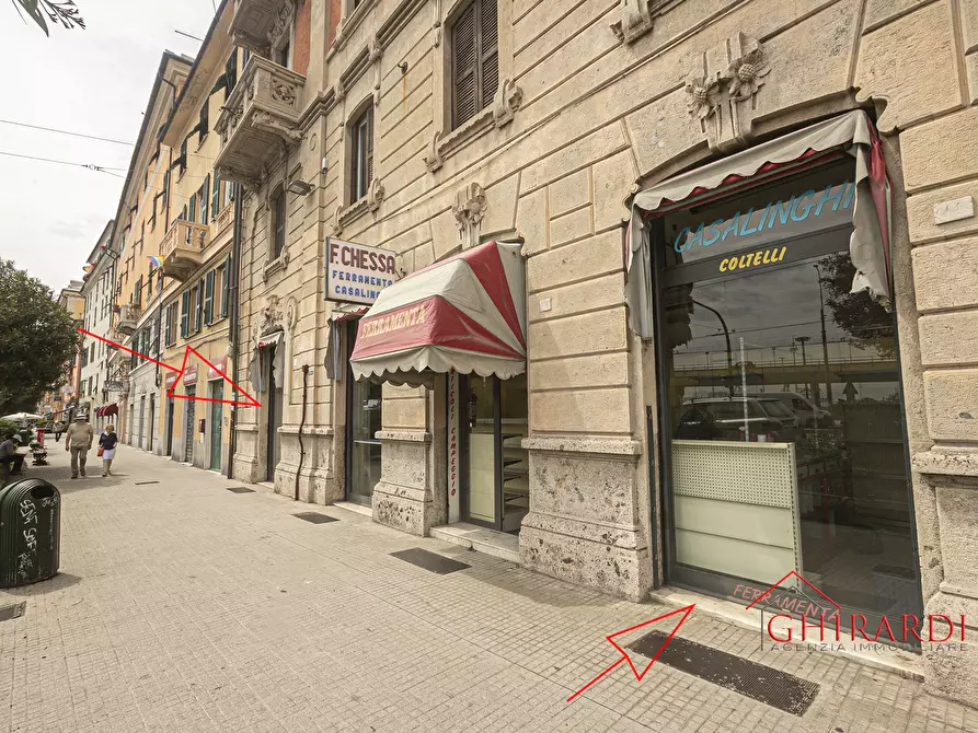 Locale commerciale in affitto a Genova