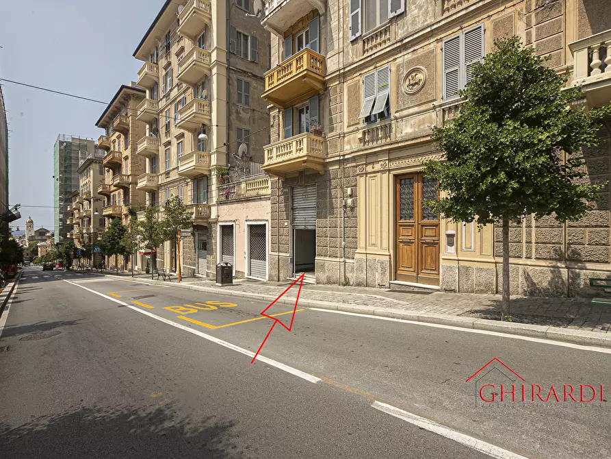 Locale commerciale in affitto in VIALE CARLO CANEPA 42R a Genova