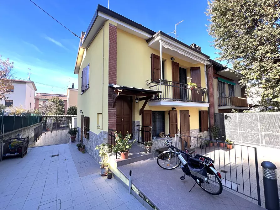 Porzione di casa in vendita in Via IV Novembre a Valsamoggia