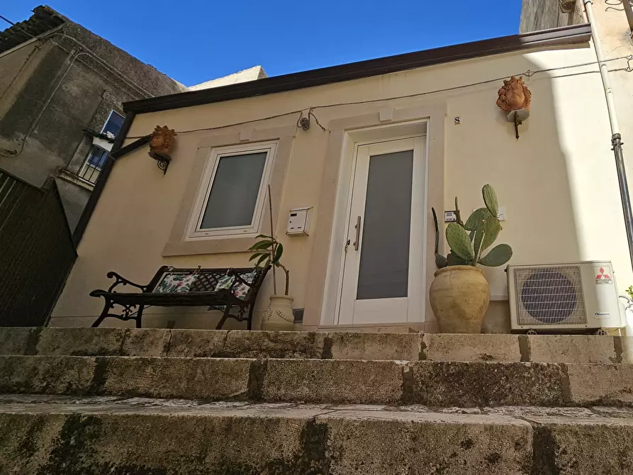 Casa indipendente in vendita in Via Chiabrera 8 a Scicli