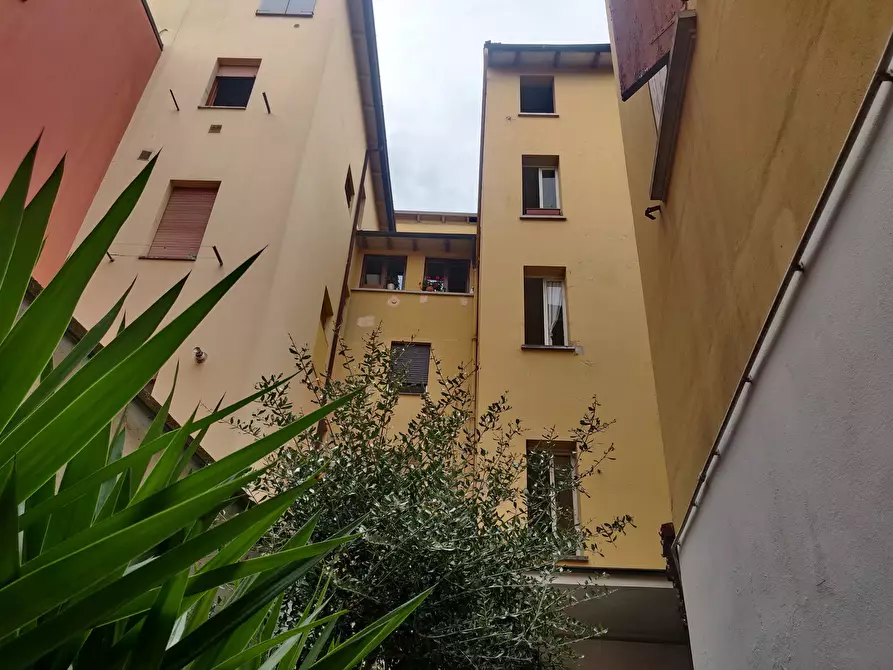 Appartamento in vendita in Via Giovanni da Bazzano a Valsamoggia