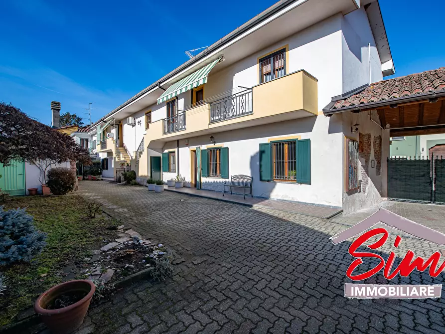 Casa trifamiliare in vendita in Via Piave 4 a Casalino