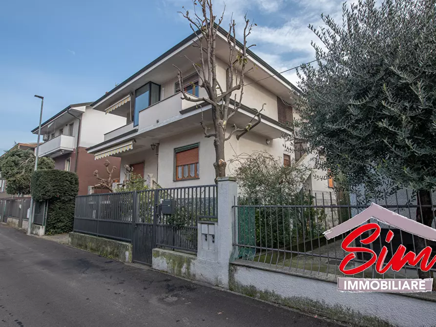 Casa bifamiliare in vendita in Strada Formaggio snc a Novara