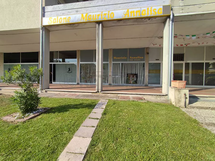 Locale commerciale in vendita in Via Giacomo Chilesotti a Montecchio Maggiore