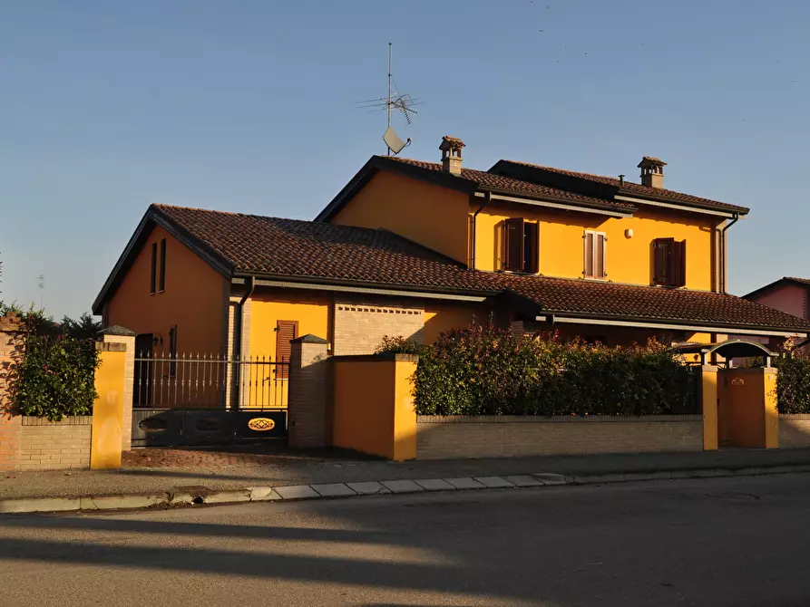 Villa in vendita in Piazza I° Maggio a Sissa Trecasali