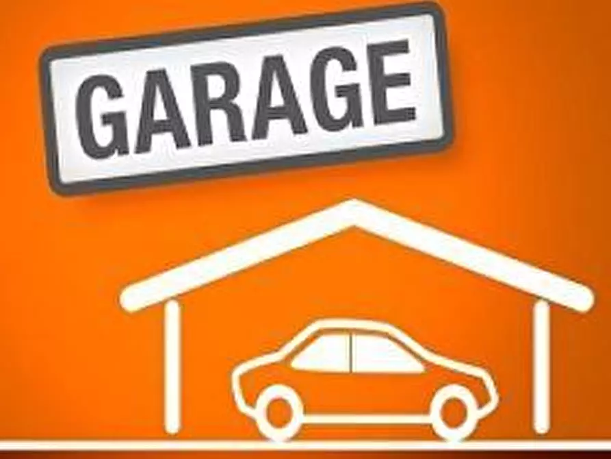 Garage in vendita in Viale Teracati 23 a Siracusa