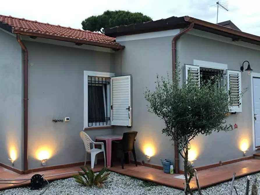 Casa indipendente in vendita in Via Emilia 61 a Forte Dei Marmi