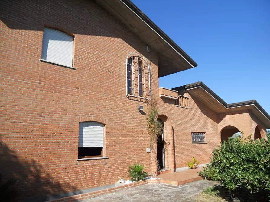 Villa in vendita in Via Luni 36 a Ortonovo