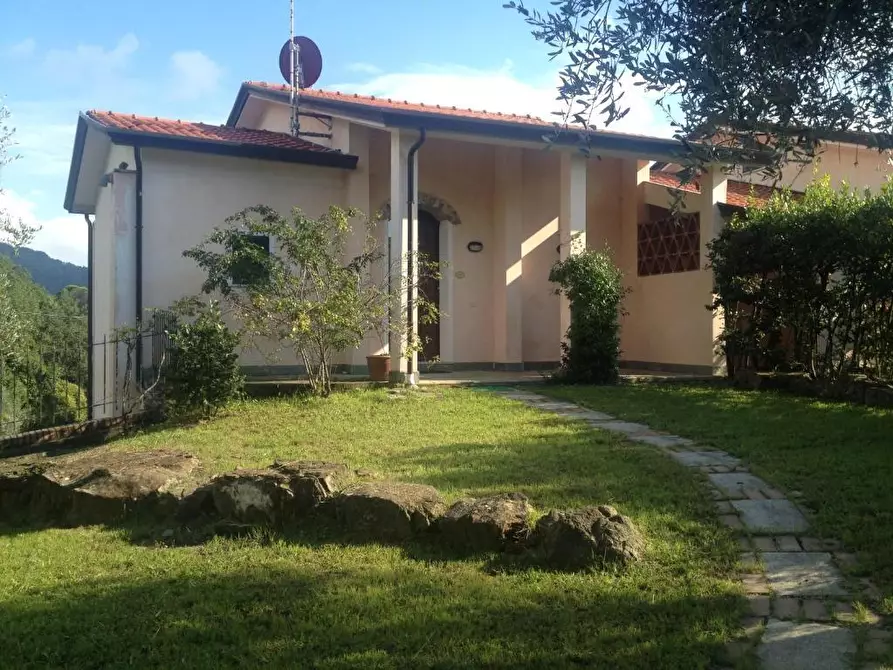 Villa in vendita in Via dei Pini 9 a Castelnuovo Magra