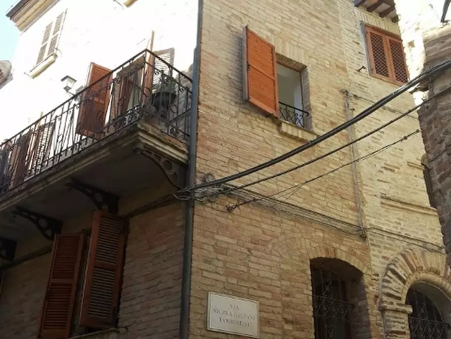 Casa indipendente in vendita in centro a Monsampolo Del Tronto