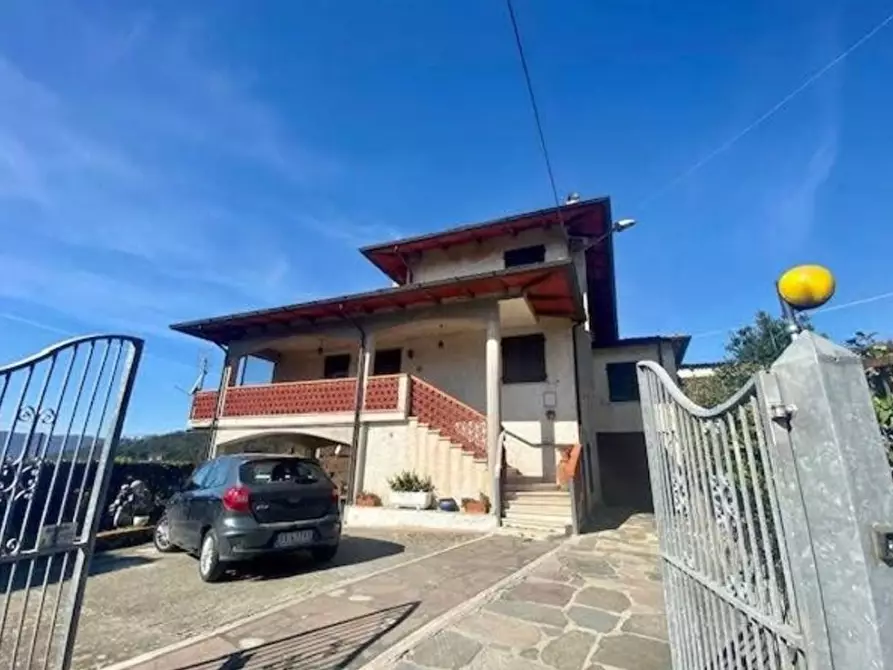 Villa in vendita in Via Larga a Ortonovo