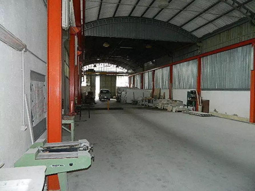 Capannone industriale in vendita in Via Pedemontana a Ortonovo