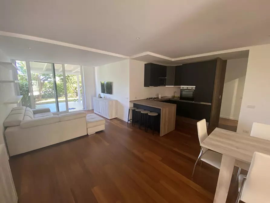 Immagine 4 di Villa in vendita  in Viale dei pini B/2B a Noicattaro