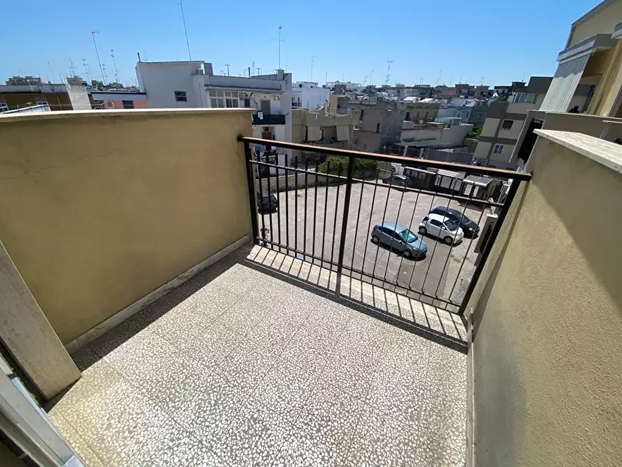 Immagine 11 di Quadrilocale in vendita  in Via Giusti 21 a Bari
