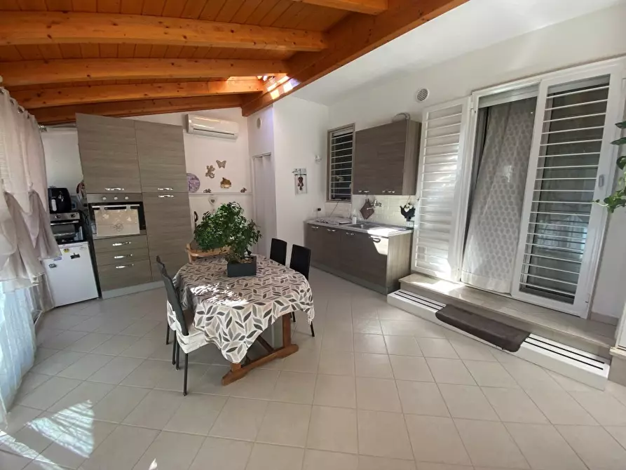 Immagine 10 di Villa in vendita  in Via Conversano 51 a Casamassima