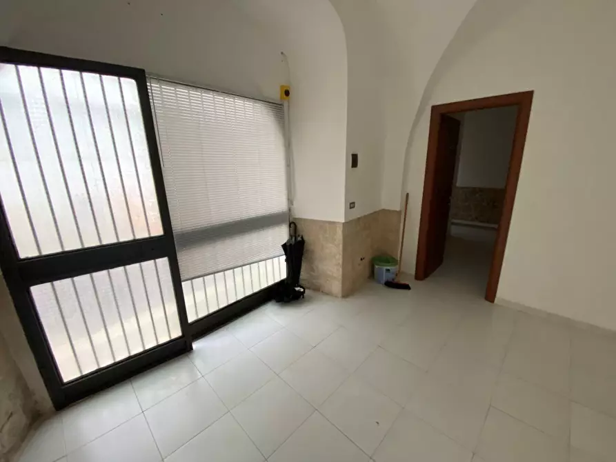 Immagine 5 di Locale commerciale in vendita  in Via Vincenzo Savino 2 a Casamassima