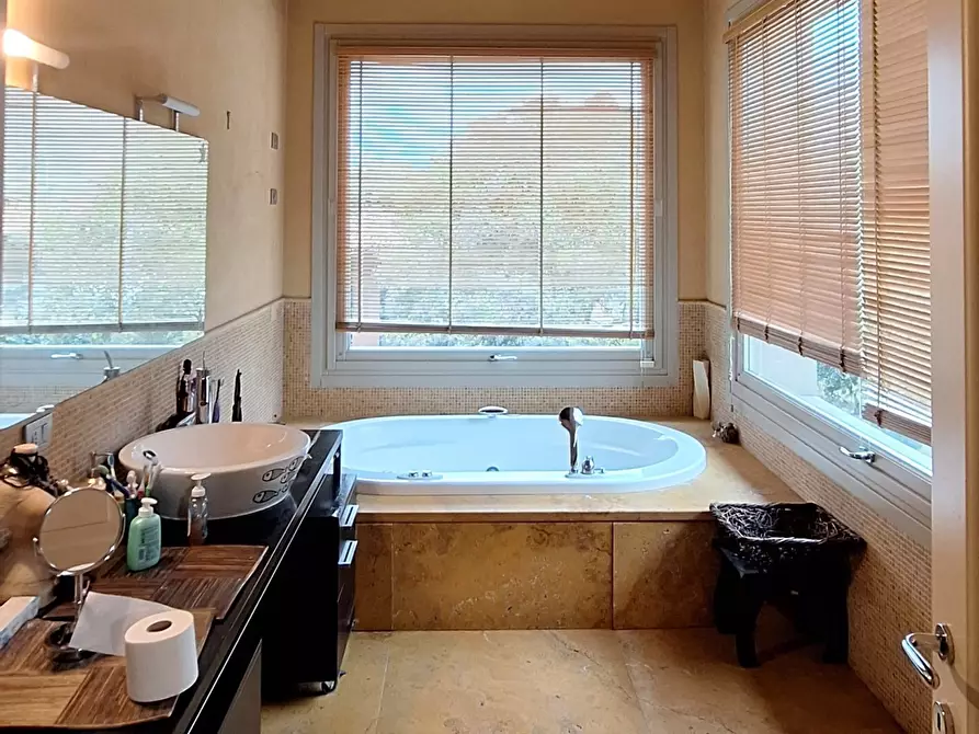 Immagine 5 di Pentalocale in vendita  in Nave Centro a Nave