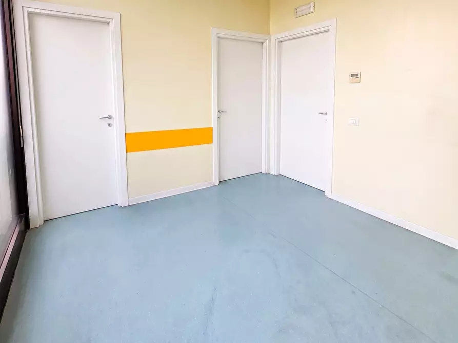 Immagine 1 di Locale commerciale in affitto  in Via Orzinuovi a Brescia
