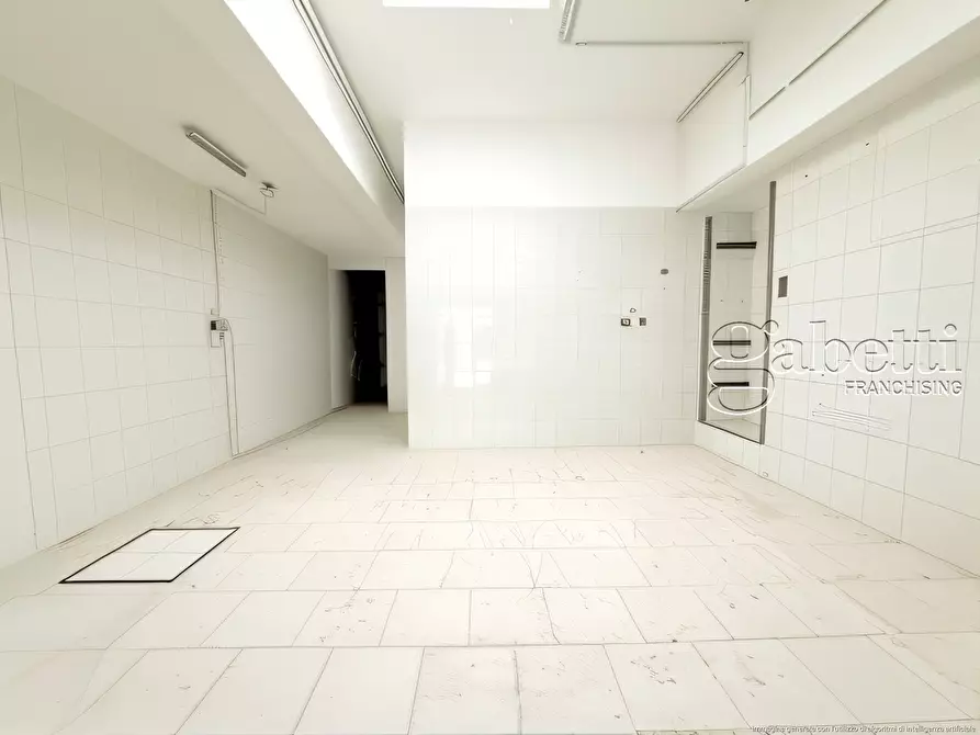 Immagine 5 di Locale commerciale in affitto  in Via Andrea Ponti a Cornaredo