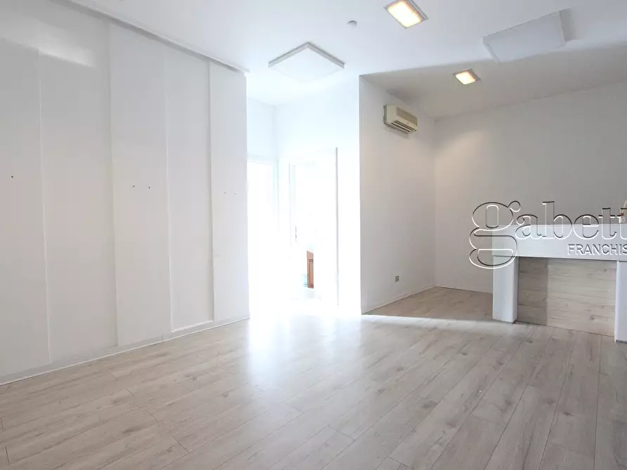 Immagine 5 di Locale commerciale in affitto  in Viale Villoresi a Nerviano