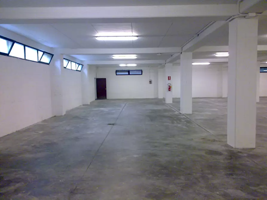 Immagine 19 di Ufficio in affitto  in via de gasperi a Lucca