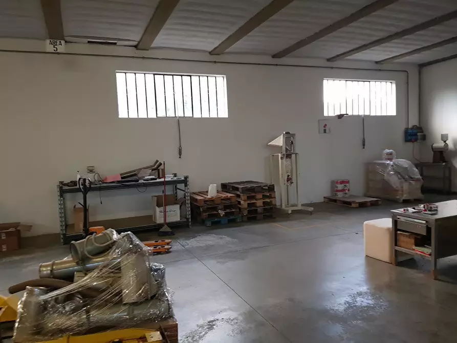 Immagine 3 di Attività artigianale in vendita  a Capannori