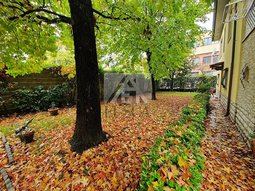 Immagine 2 di Villa in vendita  in Viale Alcide De Gasperi 37 a Lucca