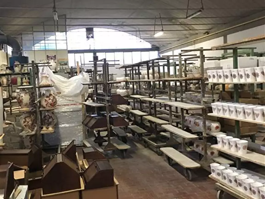 Immagine 7 di Capannone industriale in affitto  in Via Pesciatina a Lucca