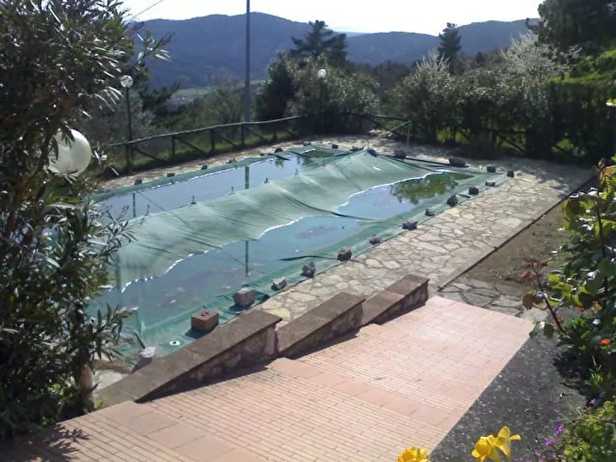 Immagine 48 di Rustico / casale in vendita  in Via Vecchia di Nozzano a Lucca