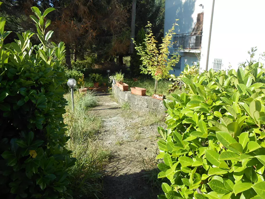 Immagine 3 di Villa in vendita  in Via per Chiatri a Lucca