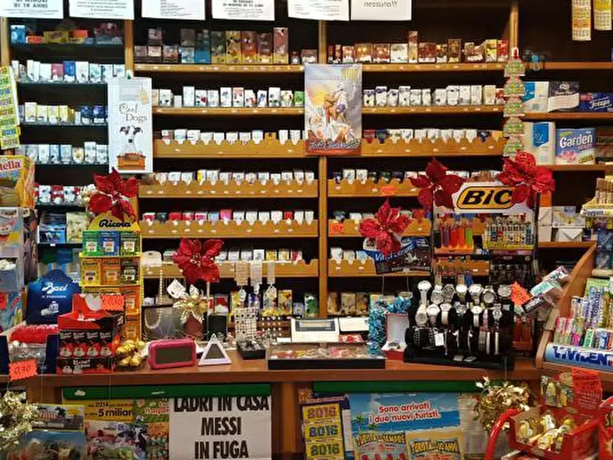 Immagine 4 di Attività commerciale in vendita  in Via Fillungo a Lucca