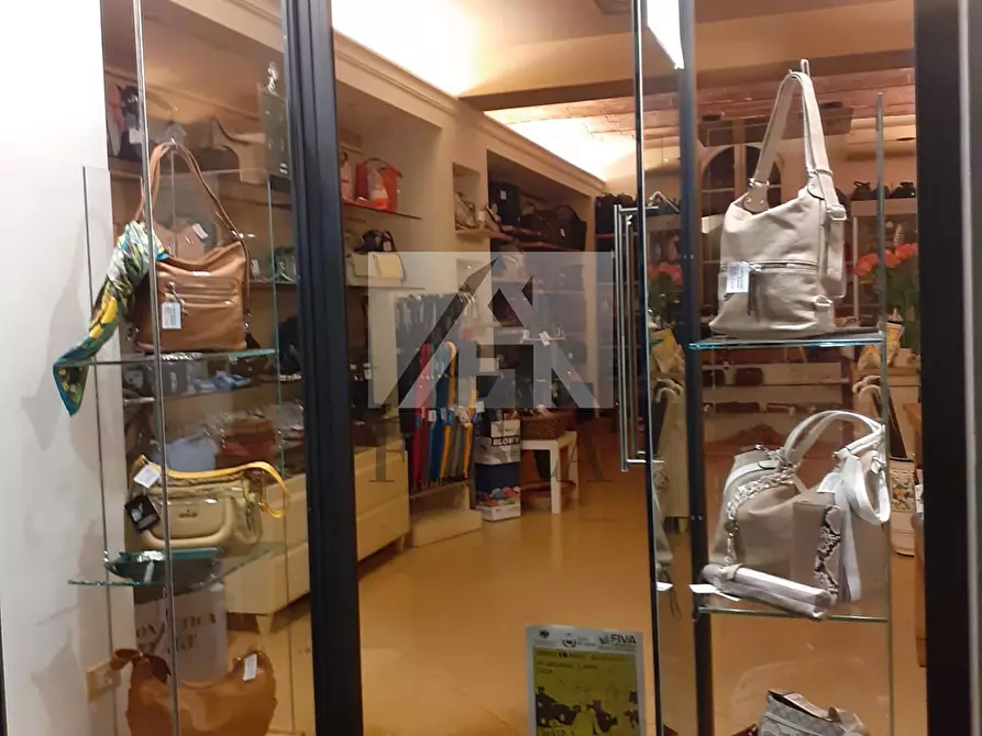 Immagine 7 di Capannone industriale in affitto  in Viale G. Puccini a Lucca