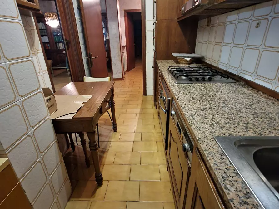 Immagine 5 di Pentalocale in vendita  in Via Giacomo Matteotti 405 a Lucca