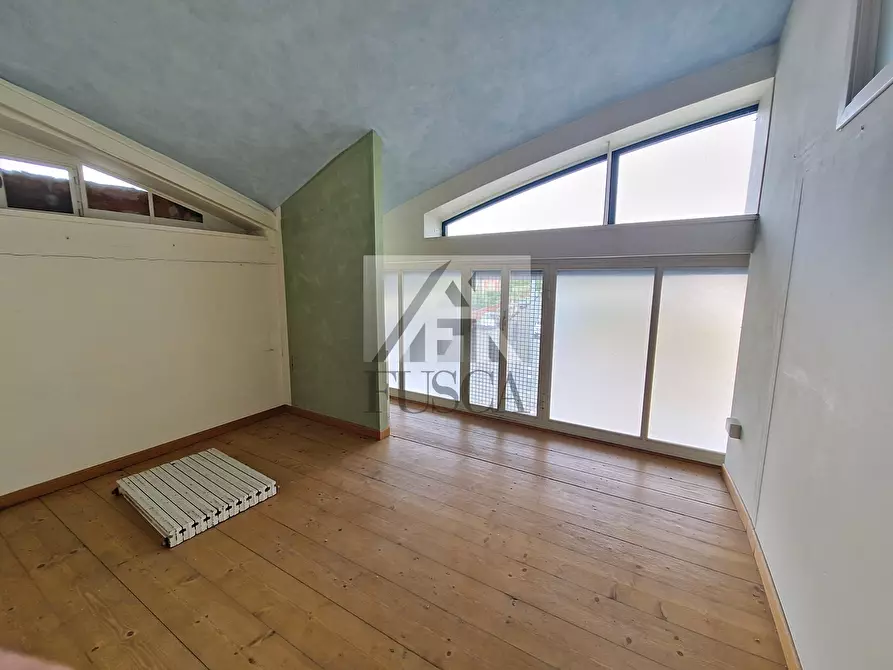 Immagine 9 di Capannone industriale in affitto  in Via Puccetti a Lucca