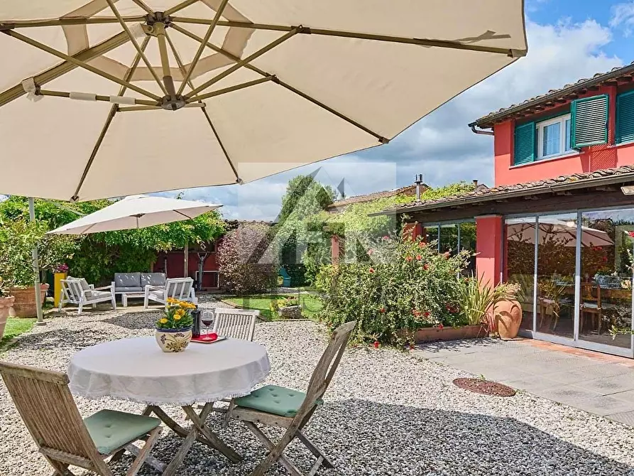 Immagine 4 di Rustico / casale in vendita  in Via del Giardinetto a Lucca