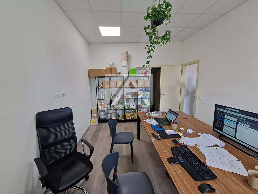 Immagine 5 di Ufficio in affitto  in Via Teodoro Borgognoni 124 a Lucca