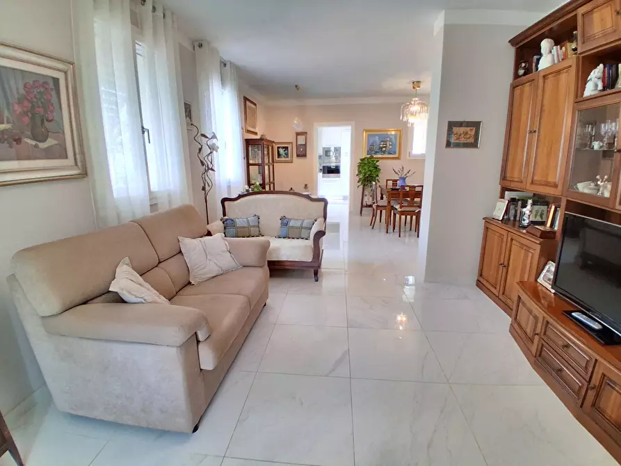 Immagine 1 di Casa bifamiliare in vendita  in Via Sarzanese a Lucca