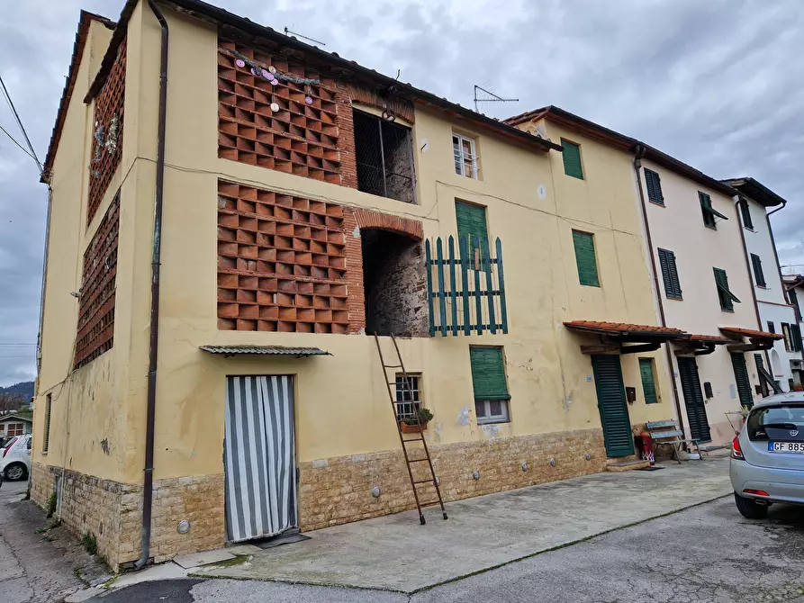 Immagine 1 di Terratetto in vendita  in Via Sarzanese a Lucca