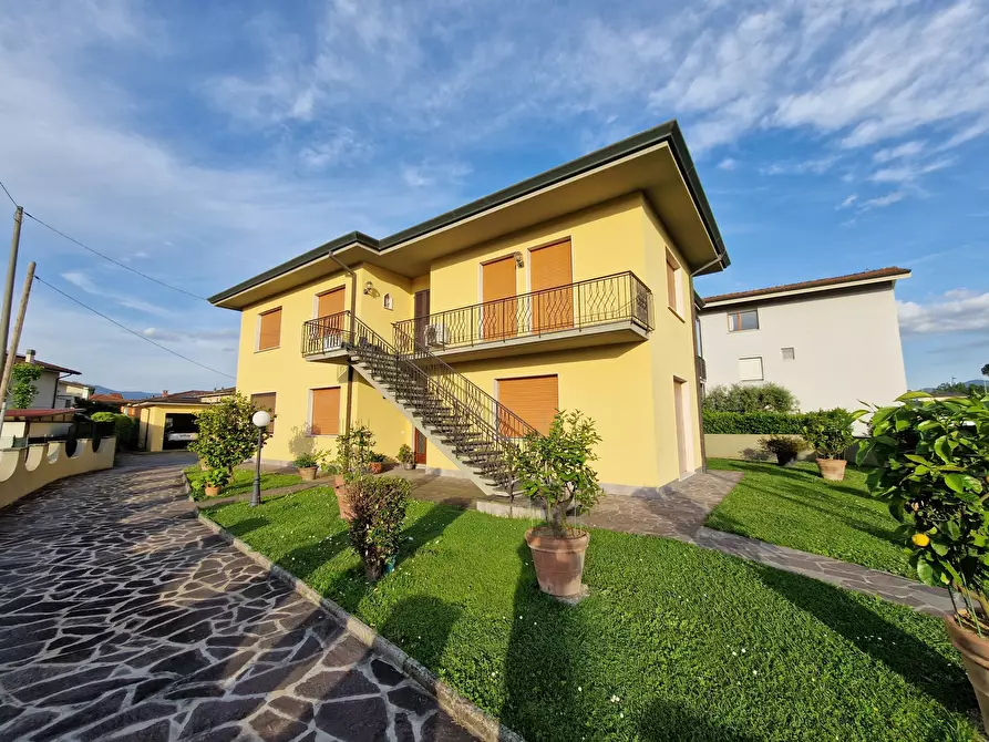 Immagine 1 di Villa in vendita  in Via dei Pellegrini a Lucca