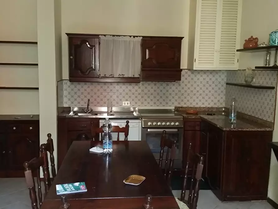 Immagine 1 di Trilocale in vendita  in via giusepper giusti a Viareggio