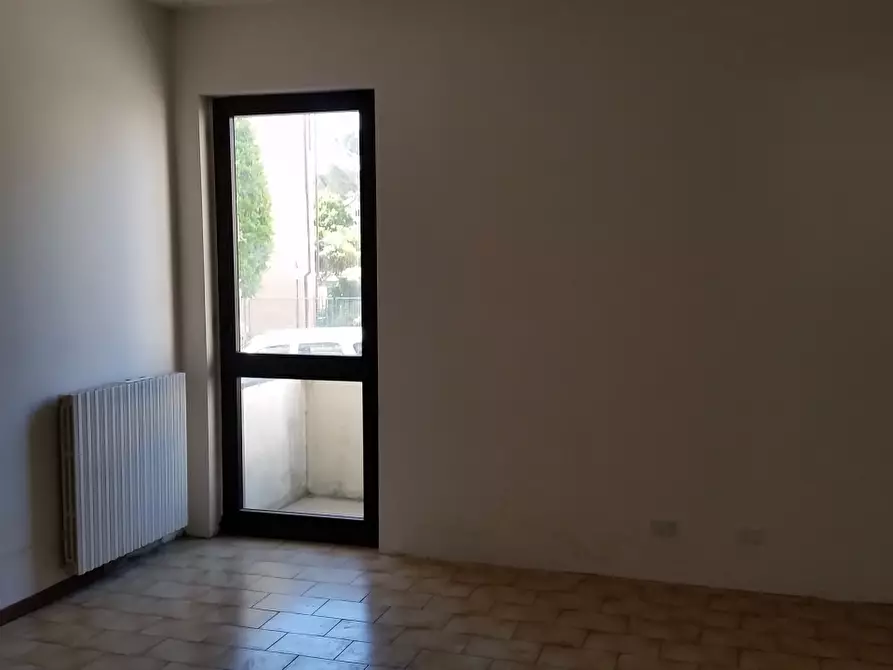 Immagine 11 di Ufficio in vendita  in Viale G. Puccini a Lucca